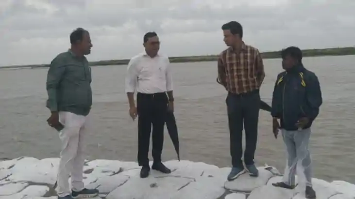 कोसी तटबंध की सुरक्षा को लेकर अधिकारियों का उच्चस्तरीय निरीक