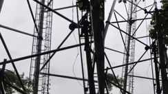 Muzaffarpur Youth Climbs Tower Over Delay in Mobile Release