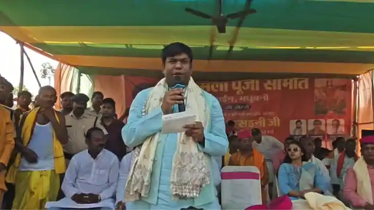 मधुबनी पहुँचे 'सन ऑफ मल्लाह': माँ कमला मेला में पूजा-अर्चना 