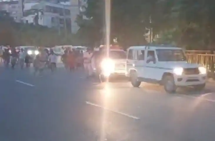 patna News - अटल पथ पर बिहार सरकार के मंत्री को लोगों ने खदे patna News - अटल पथ पर बिहार सरकार के मंत्री को लोगों ने खदे