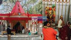 Bihar News : परशुराम मंदिर मोकामा में भगवान महावीर जी मूर्ति की हुई प्राण प्रतिष्ठा, तीन दिवसीय अनुष्ठान में उमड़े श्रद्धालु