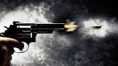 Bihar News : पूर्णिया में खेत में काम कर रहे युवक की गोली मारकर हत्या, हथियार के साथ आरोपी महिला ने थाने में किया सरेंडर 