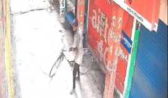 मंदिर के पास से साइकिल चोरी के आरोप में चप्पल पर थूक कर चटवाने का किया मजबूर,  वीडियो वायरल