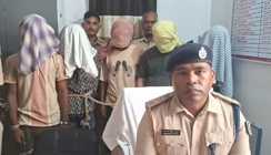 Bihar Crime - ज्वेलरी दुकान में चोरीकांड का पुलिस ने किया खुलासा, लाखों के गहनों के साथ पांच चोर गिरफ्तार