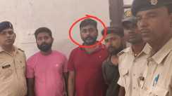मोतीहारी पुलिस ने रंगदारी कर जबरन जमीन कब्जा करने मामले में कुख्यात अपराधी मुकेश पाठक को किया गिरफ्तार,कार्रवाई में जुटी पुलिस