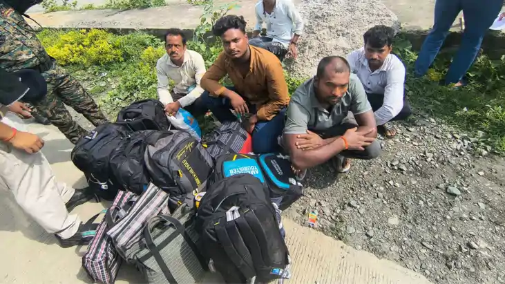 excise team seizes 61kg cannabis 5 smugglers arrested