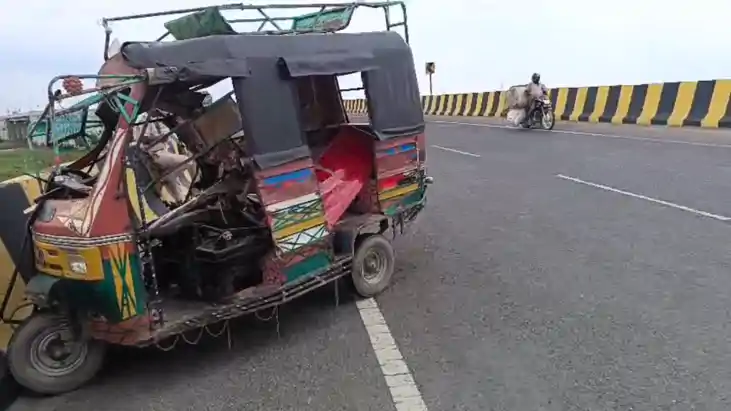 Bihar Road Accident : रील्स बनाने के दौरान स्कॉर्पियो और ऑटो Bihar Road Accident : रील्स बनाने के दौरान स्कॉर्पियो और ऑटो
