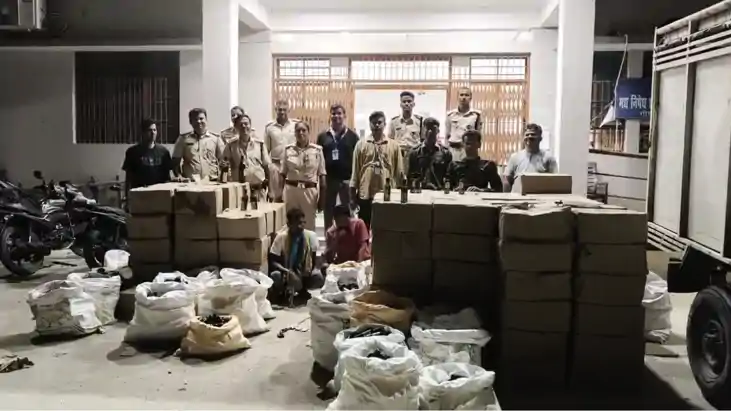 Bihar Crime : गोपालगंज में 30 लाख की शराब उत्पाद विभाग की टी