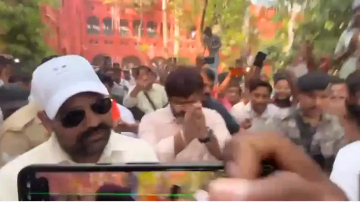 Bihar News : आरा पहुंचे पावर स्टार पवन सिंह, कोर्ट में पत्नी