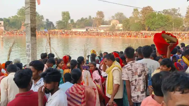 Mourning at Chhath Ghat two youths drowned in the Ganges