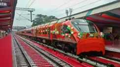 पटना से चलनेवाली वंदे भारत में 'कीड़े वाली दाल' पर रेलवे का बड़ा एक्शन: IRCTC पर 10 लाख और वेंडर पर 50 लाख का जुर्माना, कॉन्ट्रैक्ट रद्द