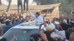 Bihar News : मुजफ्फरपुर गोलीकांड को लेकर पीड़ित परिवार से मिले तेजस्वी यादव, जदयू के 'कद्दावर' नेता पर साधा निशाना