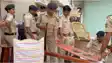 Bihar News : सिवान पुलिस ने 10 कुख्यात अपराधियों के घरों पर एक साथ की कुर्की, पत्रकार हत्याकांड के आरोपी समेत दो ने किया सरेंडर