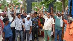 कोसी के कटाव से दुबियाही पंचायत को बचाने की गुहार, सैकड़ों ग्रामीणों ने डीएम को सौंपा ज्ञापन