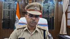 Bihar Crime: चुनाव से पहले भारी मात्रा में हथियार, गोलियाँ और कैश बरामद, पुलिस ने  पति-पत्नी को किया गिरफ्तार