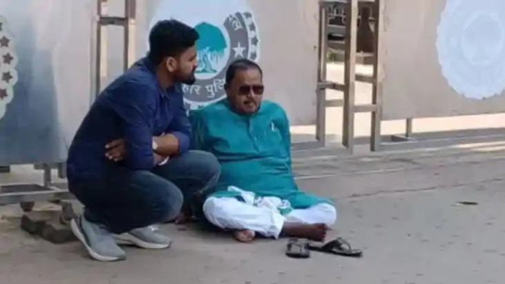 Bihar Election 2025 - सीएम नीतीश ने पूर्व नचनिया विधायक सहित Bihar Election 2025 - सीएम नीतीश ने पूर्व नचनिया विधायक सहित