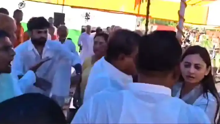 Bihar News : एनडीए कार्यकर्त्ता सम्मेलन में जमकर हुआ बवाल, आ Bihar News : एनडीए कार्यकर्त्ता सम्मेलन में जमकर हुआ बवाल, आ