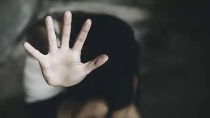 Girl Molestation: हैवानियत की हद, गुस्ताख़  नौजवान ने घर में