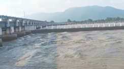 नेपाल में मूसलाधार बारिश से गंडक नदी का जलस्तर बढ़ा, वाल्मीकिनगर बराज पर हाई अलर्ट जारी