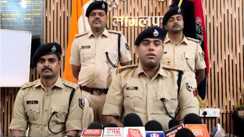 दुर्गंध और नई मिट्टी से खुला राज : युवक की हत्या का पुलिस ने किया खुलासा, दो आरोपी गिरफ्तार