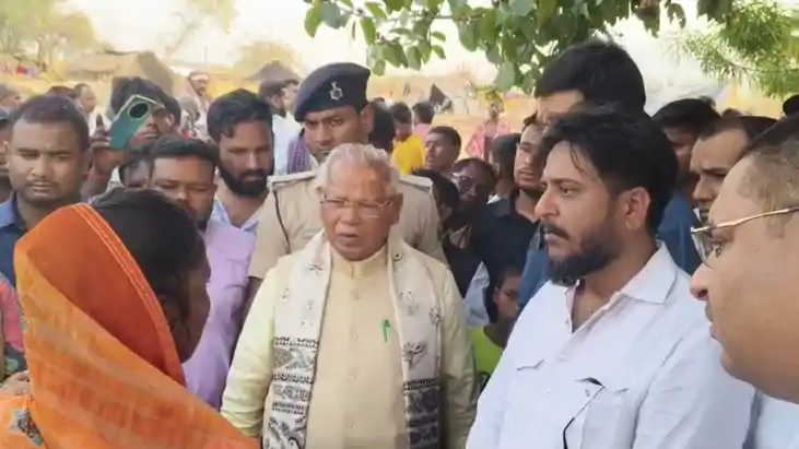 औरंगाबाद अग्निकांड: पीड़ित परिवारों के बीच पहुँचे जीतन राम म