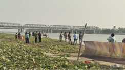 Bihar News : गंडक नदी में स्नान के दौरान डूबने से दो किशोरों की हुई मौत, परिजनों में मचा कोहराम 