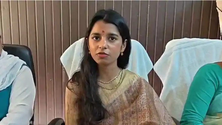 "नारी शक्ति का अपमान बर्दाश्त नहीं", मैथिली ठाकुर ने महिला आ