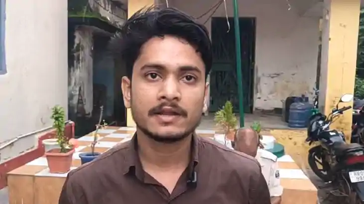 Bihar News : मुंगेर में भांजे की जगह परीक्षा दे रहे मामा को 