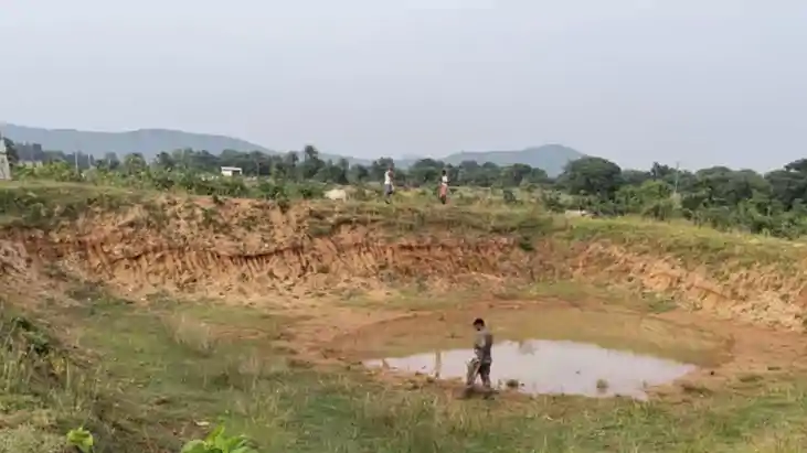 Banka Police Hunt Four in Illegal Soil Mining Case