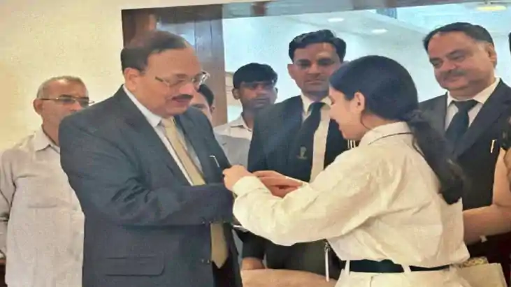 Gaya Noor Aysha Ties Rakhi to CJI Suryakant Makes History