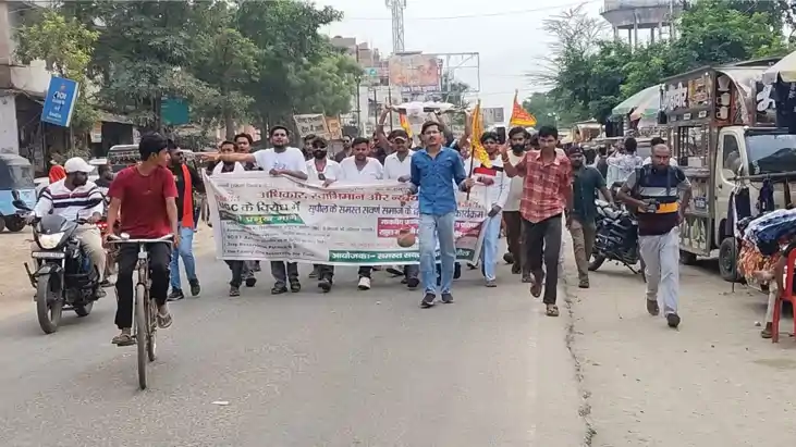 आरक्षण और एससी-एसटी एक्ट में बदलाव की मांग को लेकर सवर्ण एकत