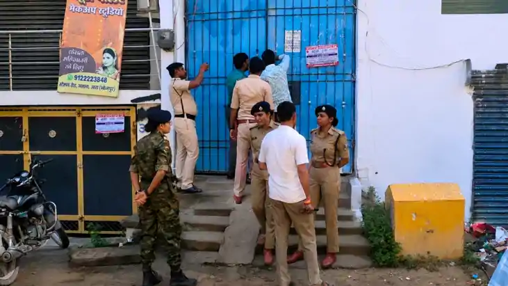 Bihar News : आरा में सेक्स रैकेट की सूचना पर पुलिस ने होटल म