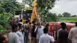 Bihar News : बेतिया में बच्चों से भरी स्कूल वैन पानी में पलटी, इलाके में मचा हड़कंप, ग्रामीणों ने बचाई 11 बच्चों की जान