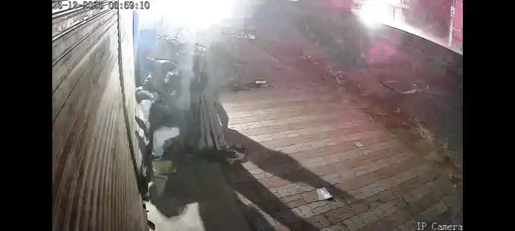 सीसीटीवी के सामने बेनकाब हुआ 'कंबल गैंग,मेडिकल दुकान को खंगा