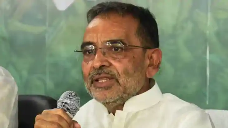 "सवाल ही पैदा नहीं होता!": पार्टी में टूट की खबरों पर भड़के 