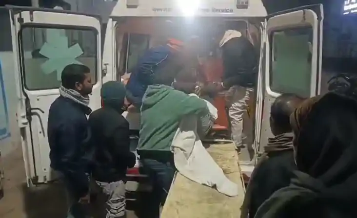 फॉर्च्यूनर सवार बदमाशों ने युवक को चाकुओं से गोदा, दावत के ब