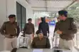 पुलिस की बड़ी स्ट्राइक: कुख्यात शराब माफिया हथियारों के साथ दबोचा, टली बड़ी वारदात