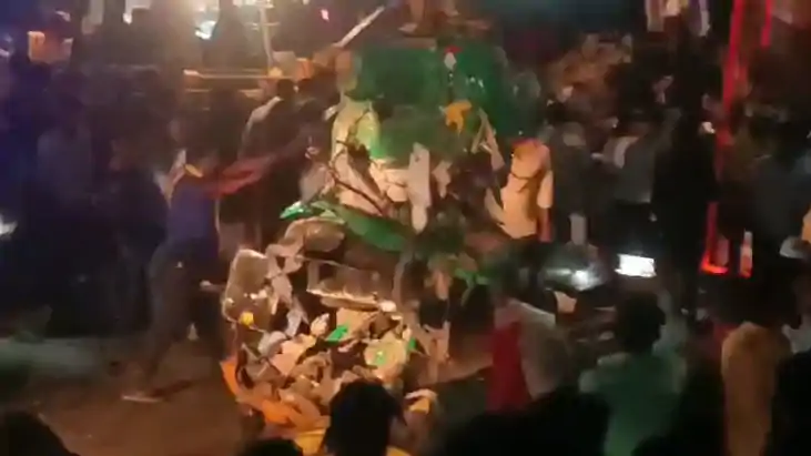 bihar crime - एनएच पर यात्रियों से भरे ऑटो को डंपर ने मारी ज