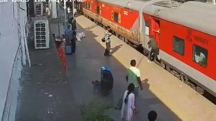 Sasaram Angel Cop Saves Man Slipping from Moving Train