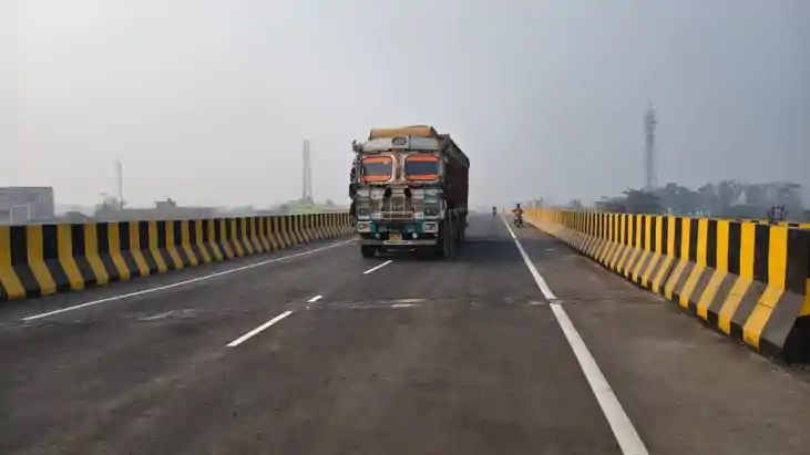 सिमराही में 10 करोड़ का आरओबी शुरू: आधी रात खुला जाम का 'ताल