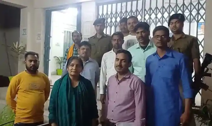 घूसखोर पंचायत सचिव पर निगरानी का वज्रपात: मानदेय के बदले मां