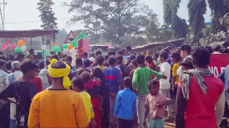 Bhojpur News: स्कूल में झंडा फहराकर घर लौट रही 5वीं की छात्र Bhojpur News: स्कूल में झंडा फहराकर घर लौट रही 5वीं की छात्र