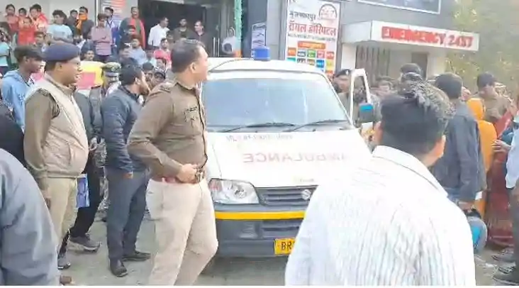 जश्न के बीच मातम-  ट्रक की चपेट में आए बाइक सवार पिता-पुत्री