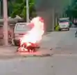 Bihar news - चलती स्कूटी से उठने लगी आग की लपटें,  गाड़ी से कूदकर अधिवक्ता ने बचाई अपनी जान