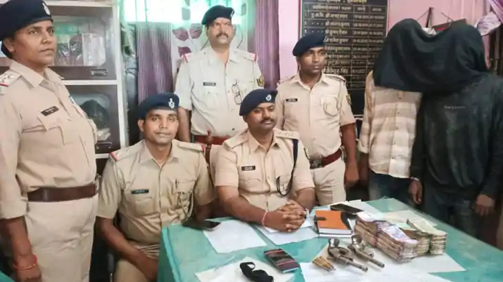 Bihar News : मोतिहारी पुलिस ने सीएसपी लूटकर भाग रहे दो बदमाश