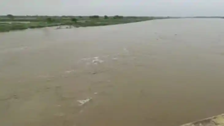 Bihar news - कांवरिया बनकर गए नीतीश कुमार की बागमती नदी में 