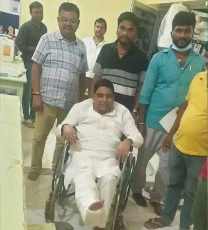 Bihar Politics - महादलित टोले में भ्रमण के दौरान जदयू विधाय Bihar Politics - महादलित टोले में भ्रमण के दौरान जदयू विधाय