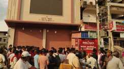 मॉल के भवन से गिरकर युवती की संदिग्ध मौत, मां ने मैनेजर पर लगाया हत्या का आरोप
