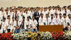 Bihar News : पटना में GOAL Institute ने सम्मान समारोह का किया आयोजन, NEET 2026 के 400 से अधिक भावी डॉक्टरों को मिला मेडल और एप्रन