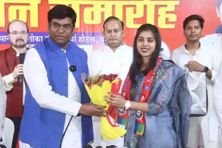 Bihar Politics - मुकेश सहनी की नाव पर सवार हुईं मधुबनी जिला Bihar Politics - मुकेश सहनी की नाव पर सवार हुईं मधुबनी जिला
